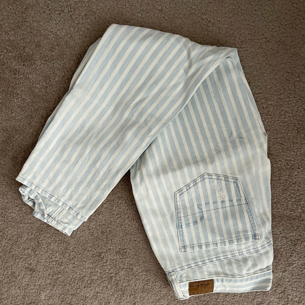American Eagle women’s jeans